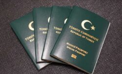 Yeşil pasaportlulara ön vize şartı iddiasına açıklama geldi!