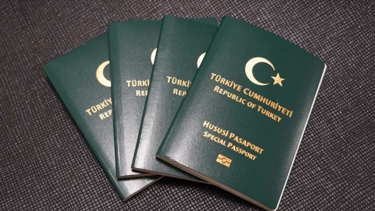 Yeşil pasaportlulara ön vize şartı iddiasına açıklama geldi!